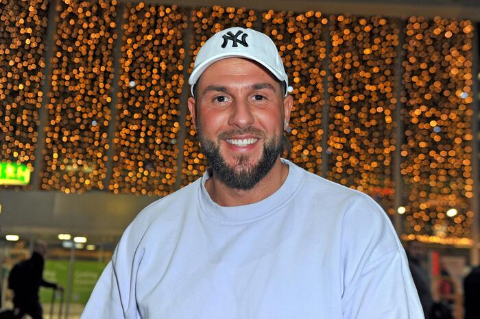 Yashirin kameralar va kozdan kechirish Qizlar urishayotgan porno video