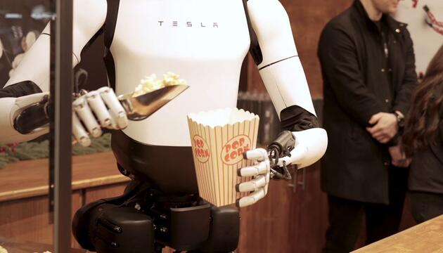 Popcorn aus der Robo-Hand: Tesla zeigt Optimus-Roboter in Berlin