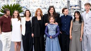 Sandra Wollner (4.v.r.o.) mit dem "Everytime"-Team in Cannes.
