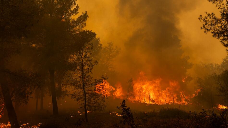 Großbrand nahe Athen