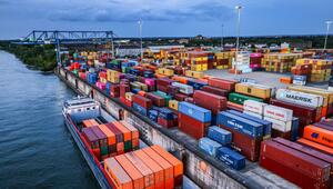 Containerumschlag im Duisburger Hafen
