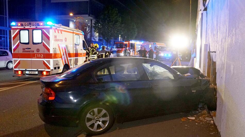 Unfall mit drei Verletzten in Stuttgart-Feuerbach