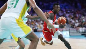 Basketball-Nationalspieler Dennis Schröder im Einsatz im Gruppenspiel gegen Brasilien