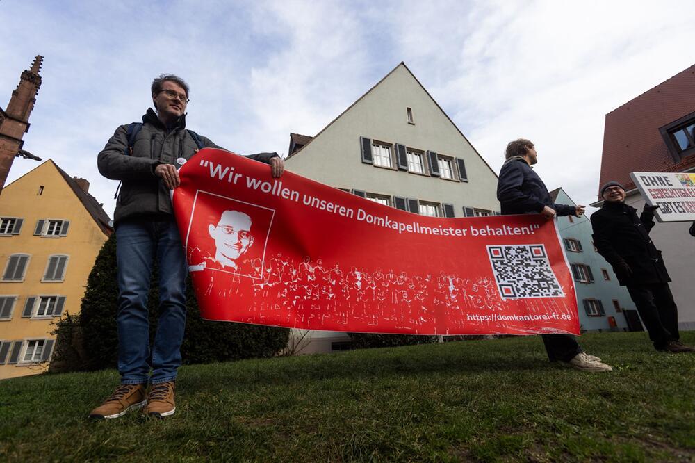 Protest gegen Entlassung des Freiburger Domkapellmeisters