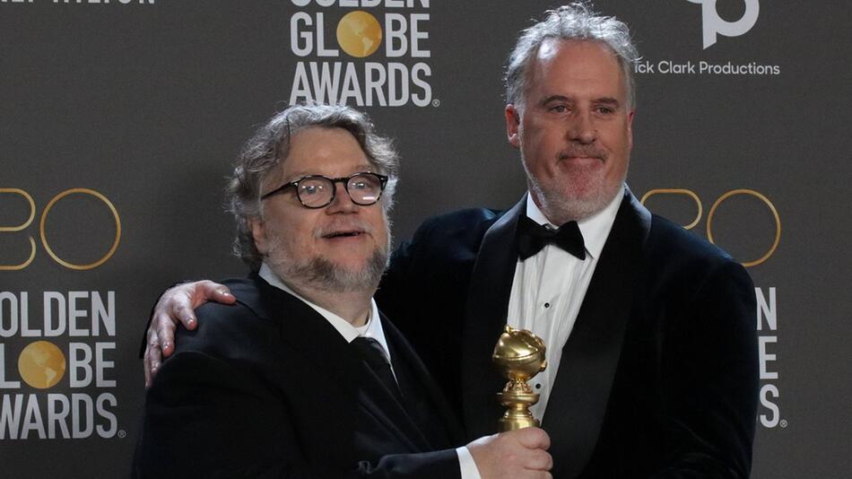 Guillermo del Toro (l.) und Mark Gustafson bei den Golden Globes im Januar 2023.