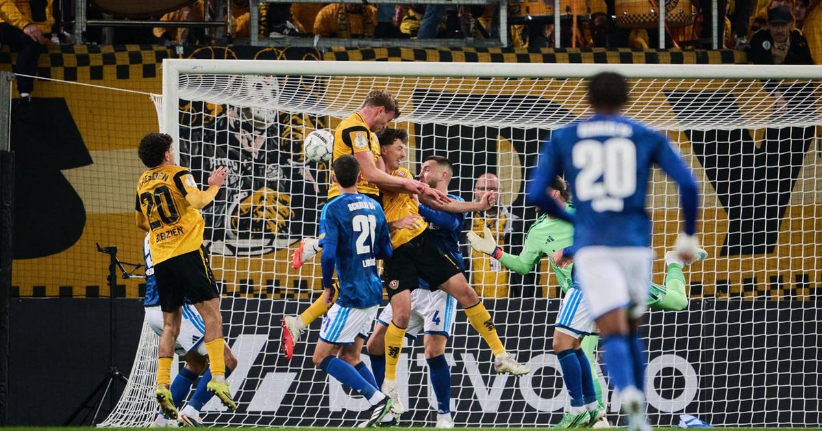 Image accompanying Pokal-Aus für Schalke, Stuttgart zittert sich weiter, from WEB.DE