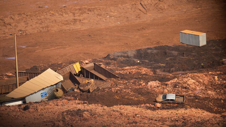 Damm an Eisenerzmine in Brasilien gebrochen