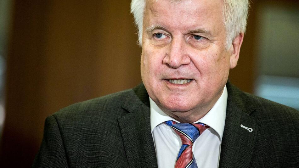 Bundesinnenminister Seehofer gibt Statement ab