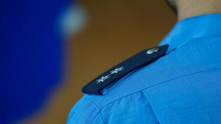 Busfahrer findet Drogentasche und fährt Verdächtigen zur Polizei