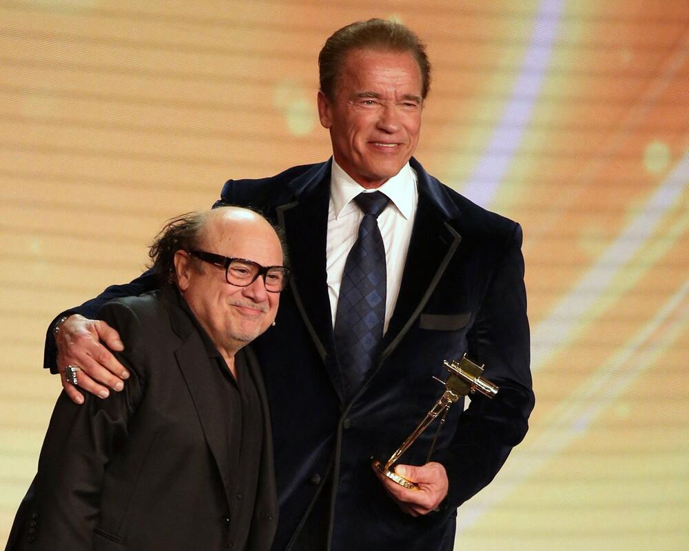 US-Schauspieler Danny DeVito (l) und Arnold Schwarzenegger