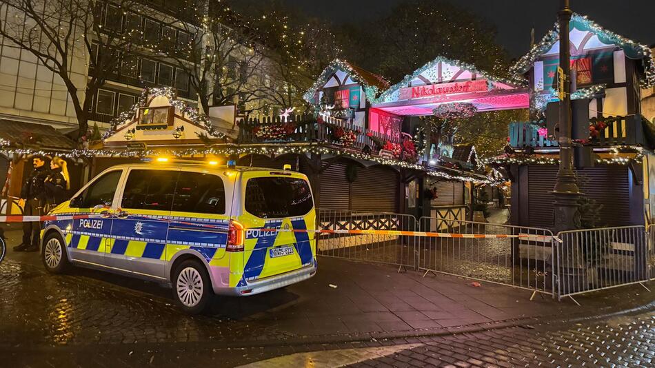 Weihnachtsmarkt in Köln wegen Koffer geräumt