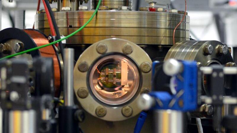 Forscher bauen Motor aus einem Atom