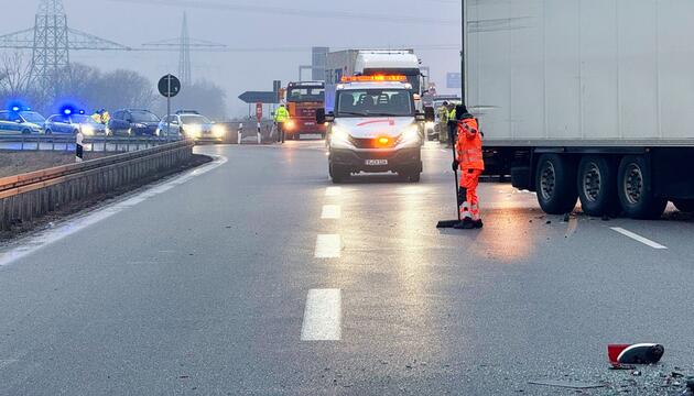 Unfall auf der Autobahn bei Regensburg  - Glatteis