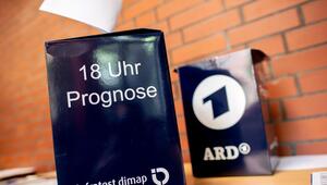 Wahlurnen von Infratest dimap für die Prognose um 18 Uhr