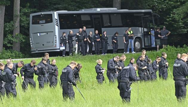 Polizeiaktion nach Leichenfund bei Bad Aibling: Polizei durchsucht Waldstück großflächig