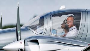 CDU-Chef Merz im Flugzeug