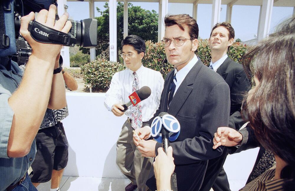 Charlie Sheen wird 60: Zwischen Erfolgen und Exzessen | WEB.DE