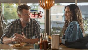 Josh Duhamel als Staten and Minka Kelly als Quinn in der zweiten Staffel "Ransom Canyon".