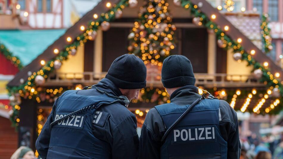 Polizei auf dem Weihnachtsmarkt