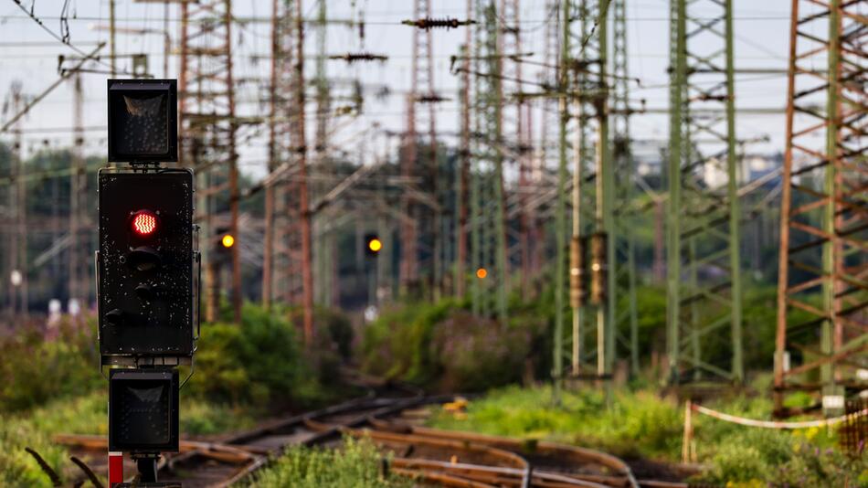 Bahn sperrt erneut knapp zwei Wochen Knotenpunkt Duisburg