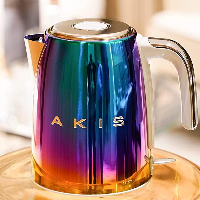 Wasserkocher in Regenbogenfarben von Akis