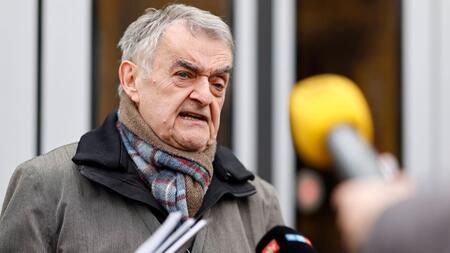 Reul ärgert sich über Sparkasse: 