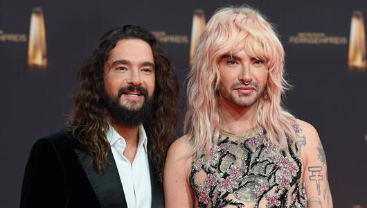 Bill und Tom Kaulitz erinnern sich bei "Aspekte" an Hass und Gewalt in ihrer alten Heimat.