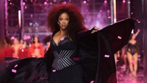 Tyra Banks stahl bei der Victoria's Secret Show 2024 allen Kolleginnen die Show.