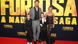 Chris Hemsworth mit seiner Frau und den Zwillingssöhnen.