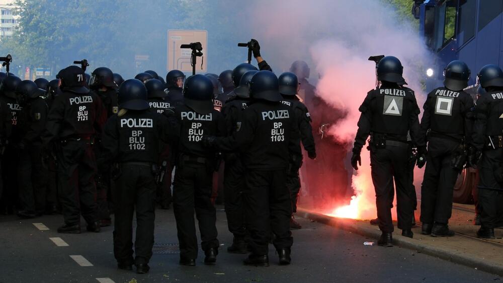 Ein Polizeieinsatz bei einer Demo.