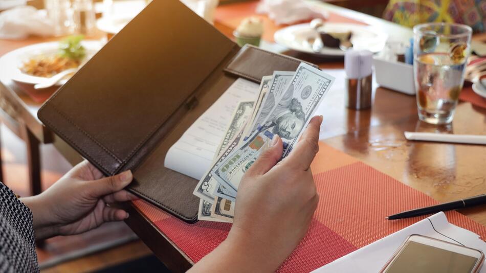 Trinkgeld geben im Urlaub im Restaurant