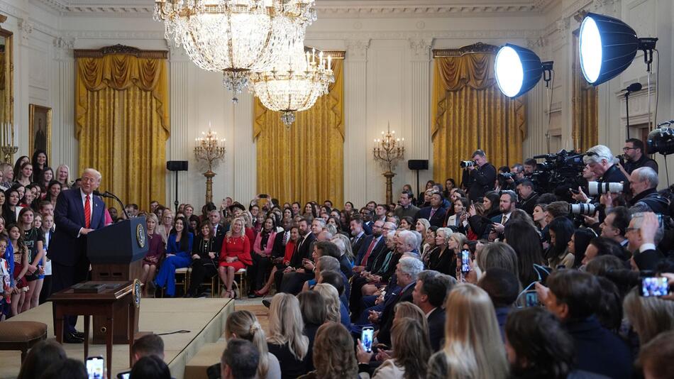 Trump will Trans-Mädchen von Schulwettkämpfen ausschließen