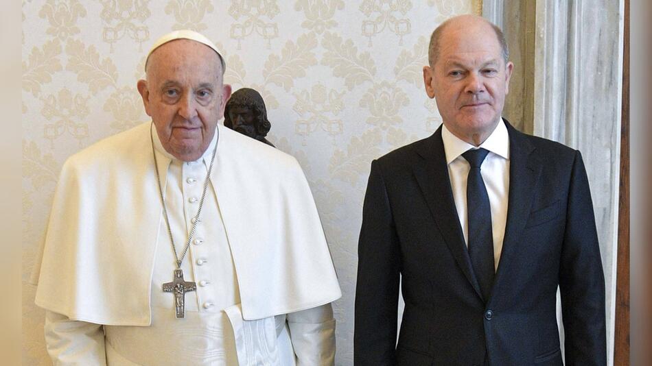 Papst Franziskus und Bundeskanzler Olaf Scholz haben sich getroffen.