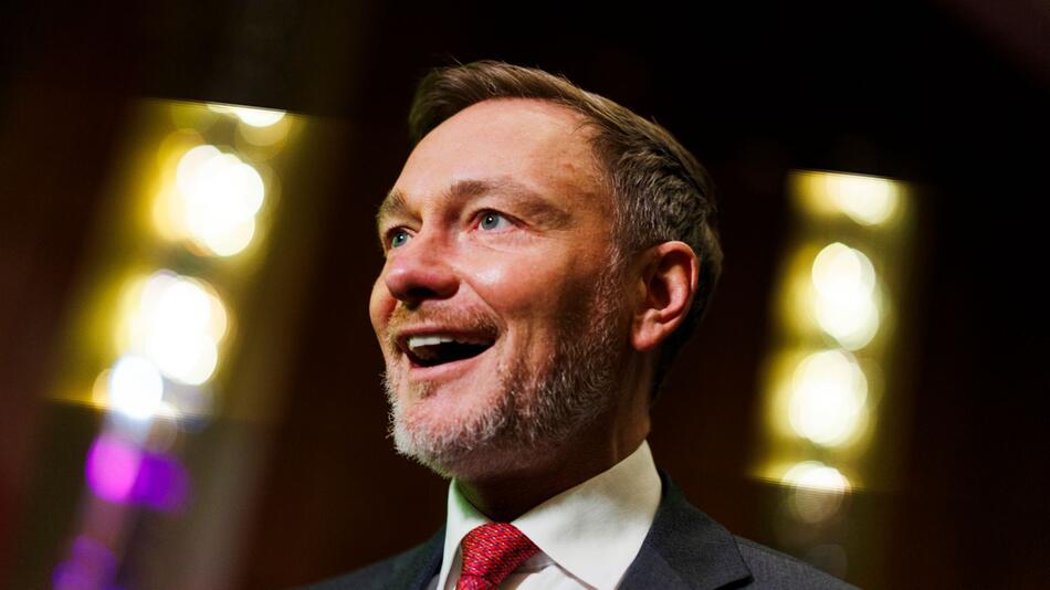 Konditorenkel Lindner vermisst nach Tortenwurf noch Sahne