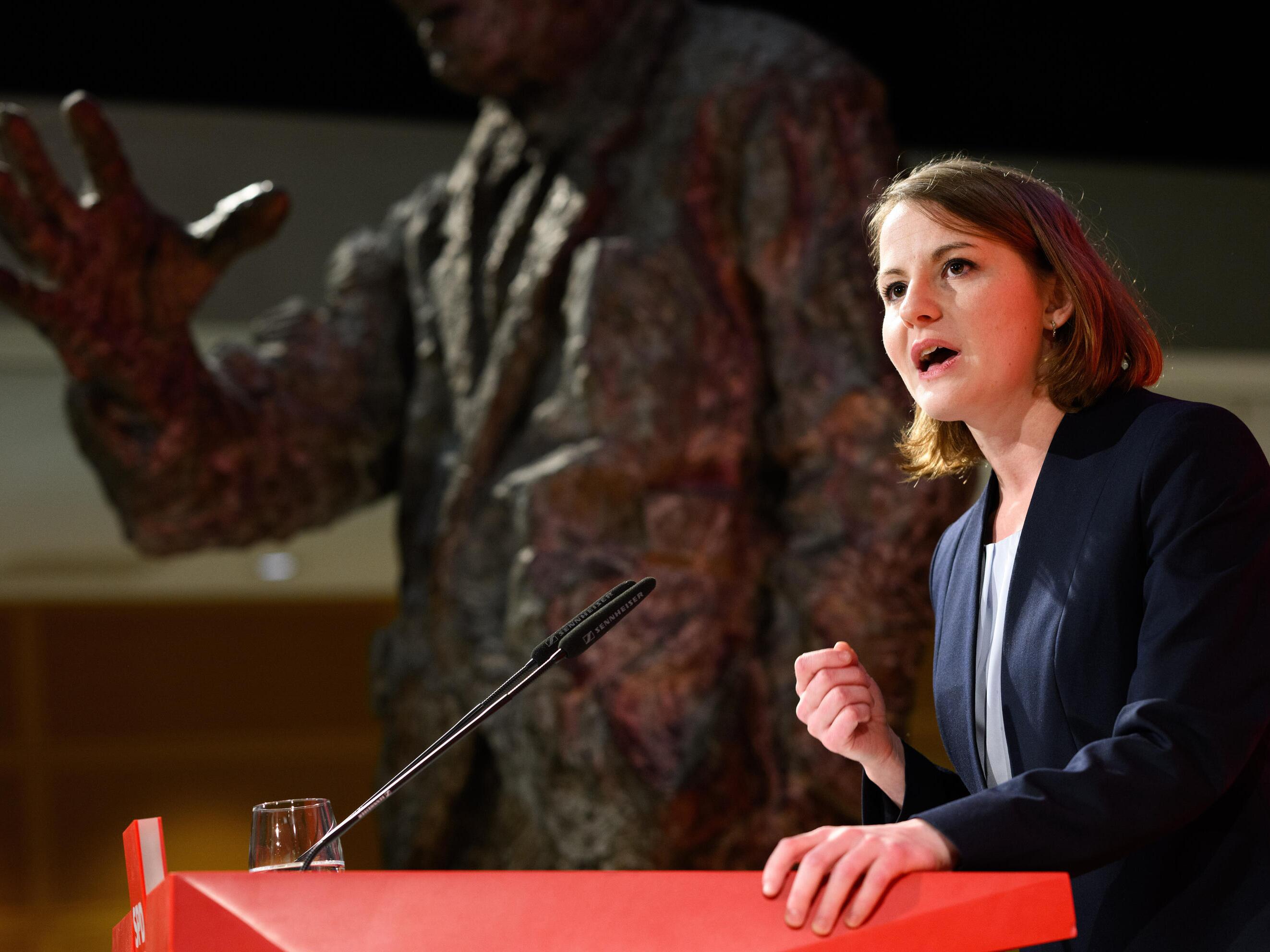 Karely ruiz toples Video a cámara lenta con la influencer