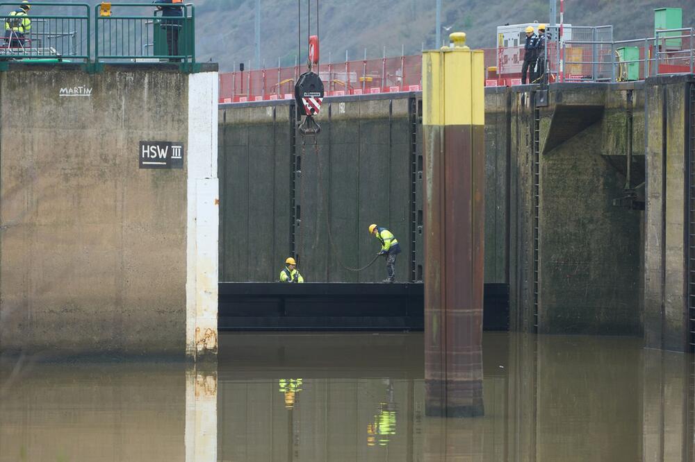 Erste Notschleusung nach Unfall auf Mosel geplant