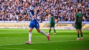 Gustaf Nilsson jubelt über das 2:0 für Hertha BSC.