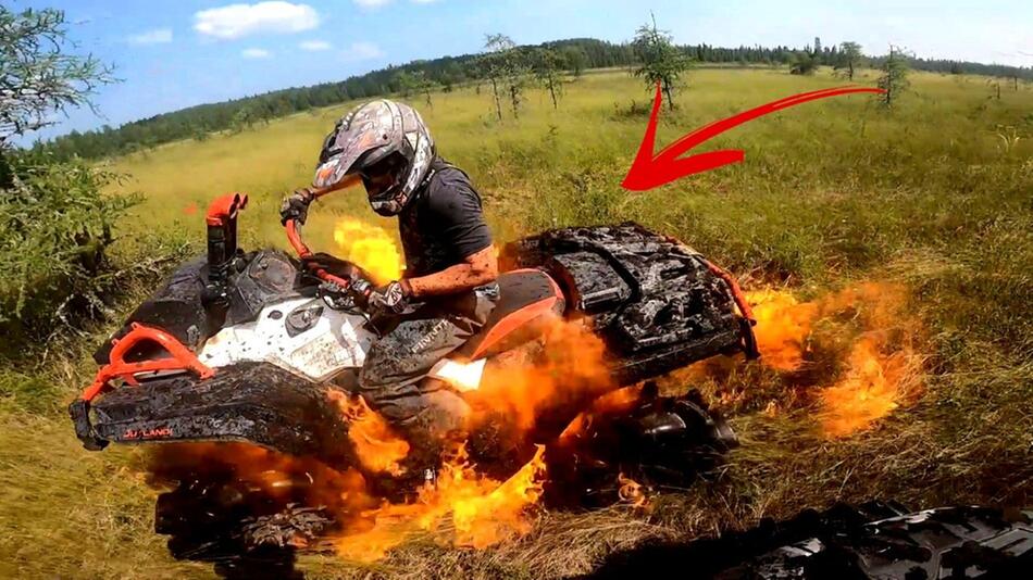 Ein Quad ging in Kanada nach einer Verpuffung plötzlich in Flammen auf.w