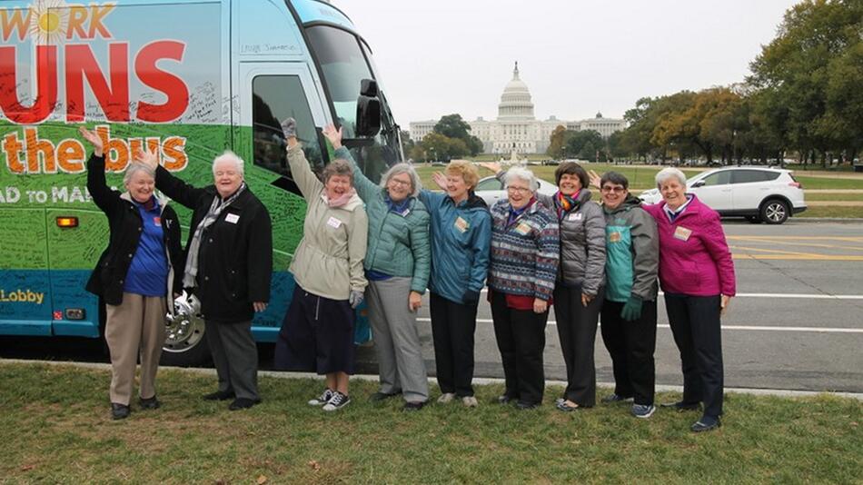 Nonnen auf Bustour gegen Trump