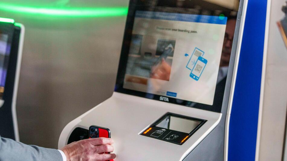Check-in Automaten mit biometrischer Identitätsprüfung
