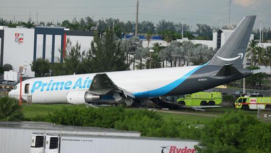 Unfall mit Frachtflugzeug nach Landung am Flughafen Miami