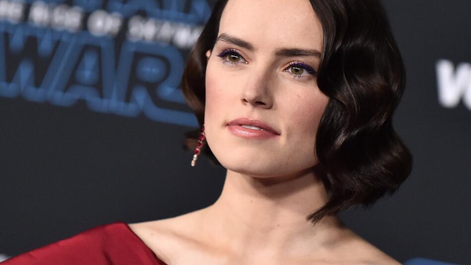 Daisy Ridley geben die Fan-Reaktionen auf "Star Wars 9" nach wie vor zu denken.