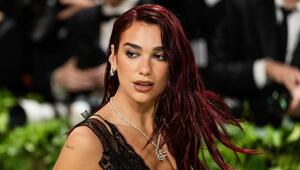 Dua Lipa ist eine von mehr als 300 Stars, die einen offenen Brief an Großbritanniens Premier ...
