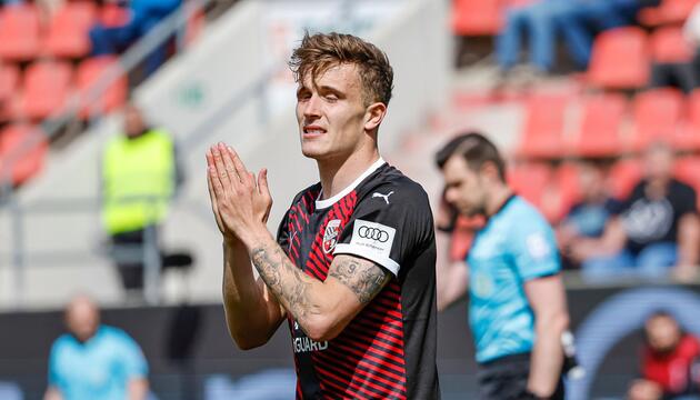 Dennis Eckert Ayensa