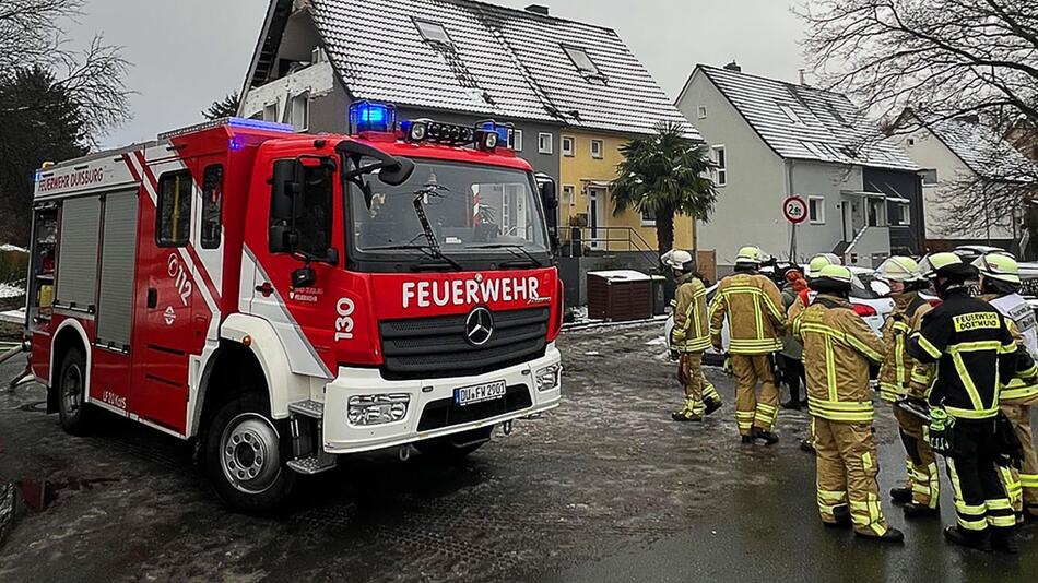 Hausgiebel nach Verpuffung eingestürzt - Toter geborgen