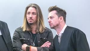 Gil Ofarim und sein Anwalt Dr. Alexander Stevens.