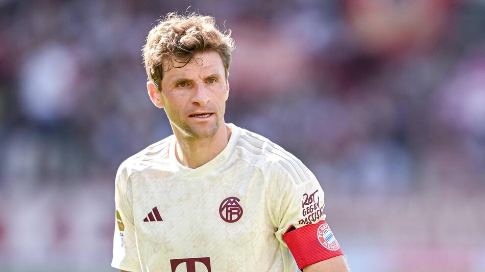 Bayern-Kapitän Thomas Müller während des Spiels beim 1. FC Heidenheim