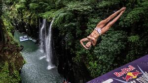 Die deutsche Klippenspringerin Iris Schmidbauer 2023 in Japan.