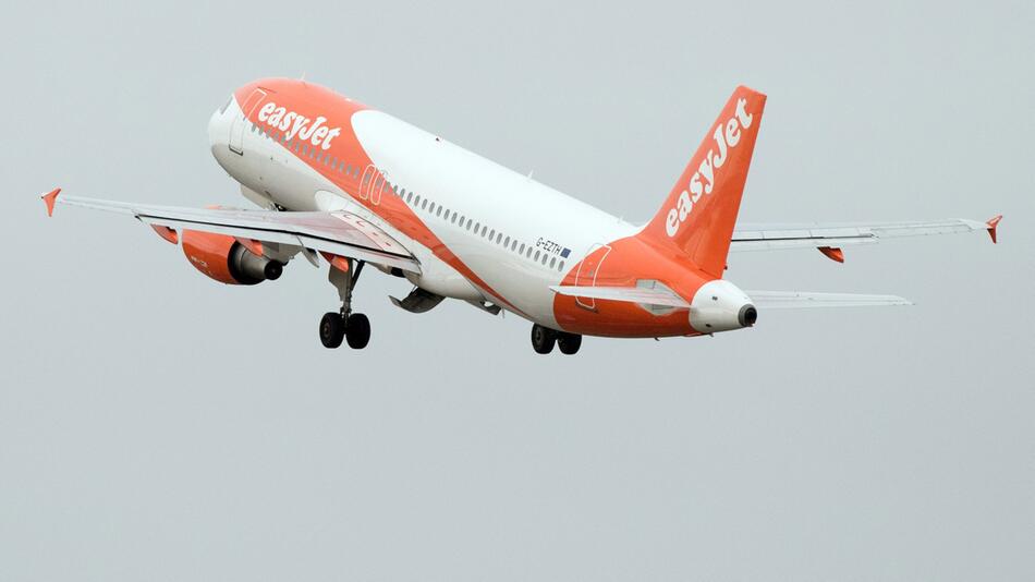First easyJet plane takes off from Berlin Tegel Airport