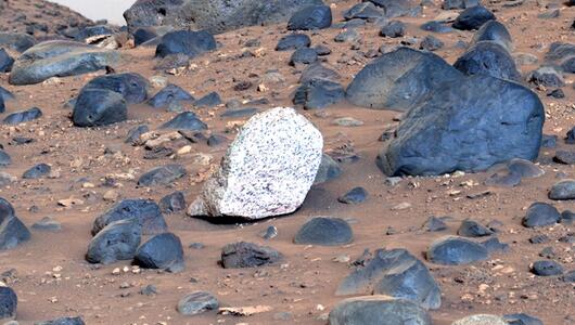 KORREKTUR: Ungewöhnliches Objekt: Mars-Rover entdeckt nie dagewesenen Stein